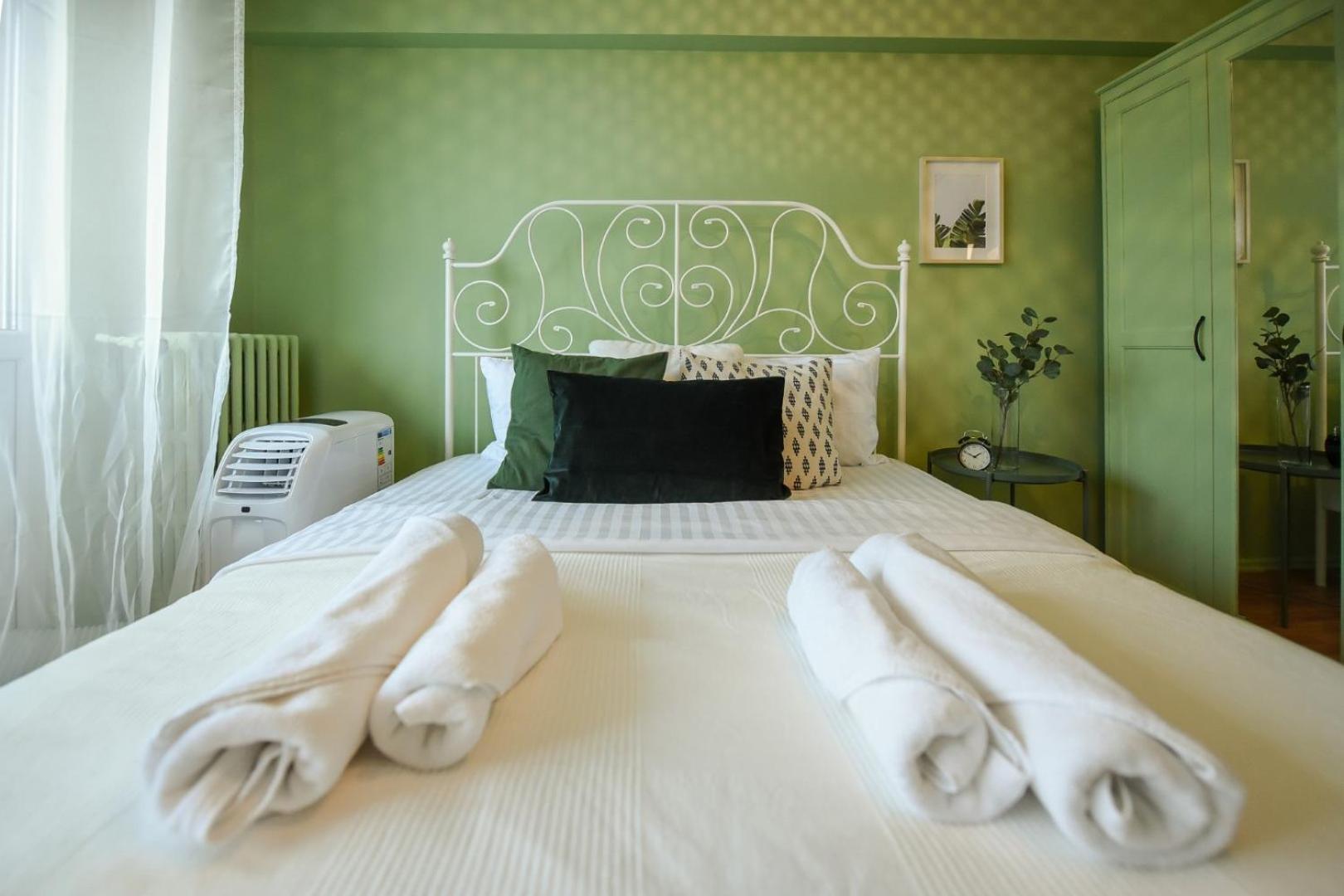 Chic Accommodation With Breathtaking Views Over Calea Victoriei - Your Central Heaven Bukarest Exteriör bild