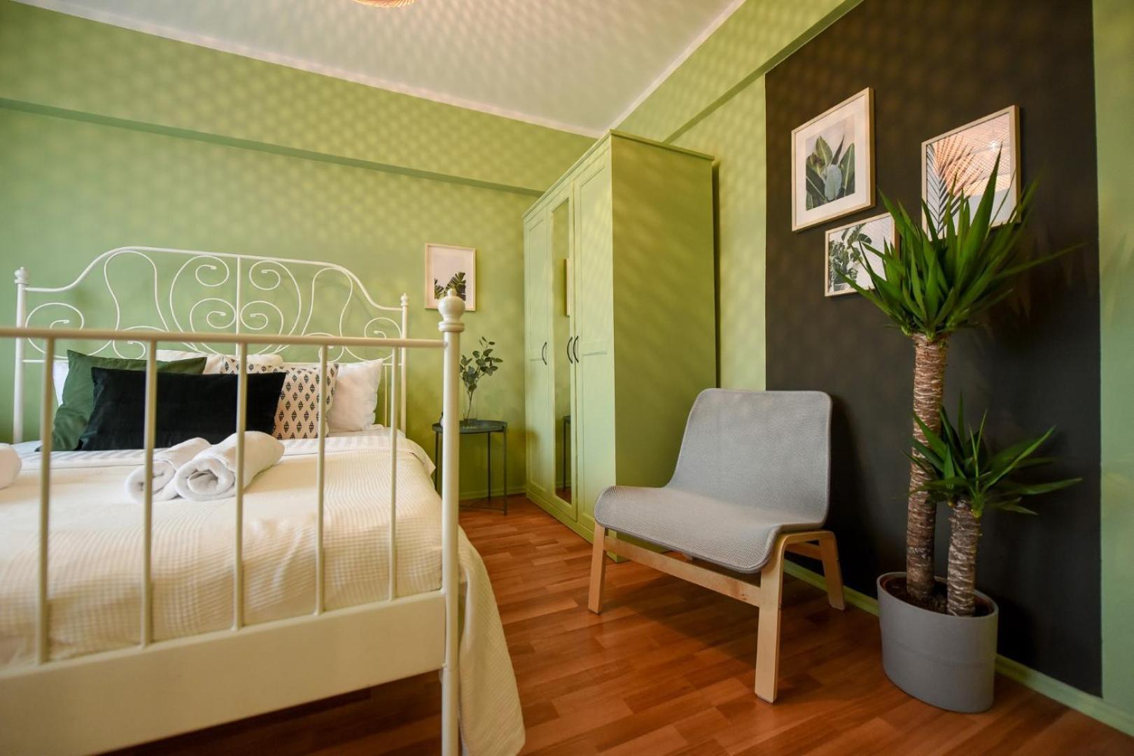 Chic Accommodation With Breathtaking Views Over Calea Victoriei - Your Central Heaven Bukarest Rum bild