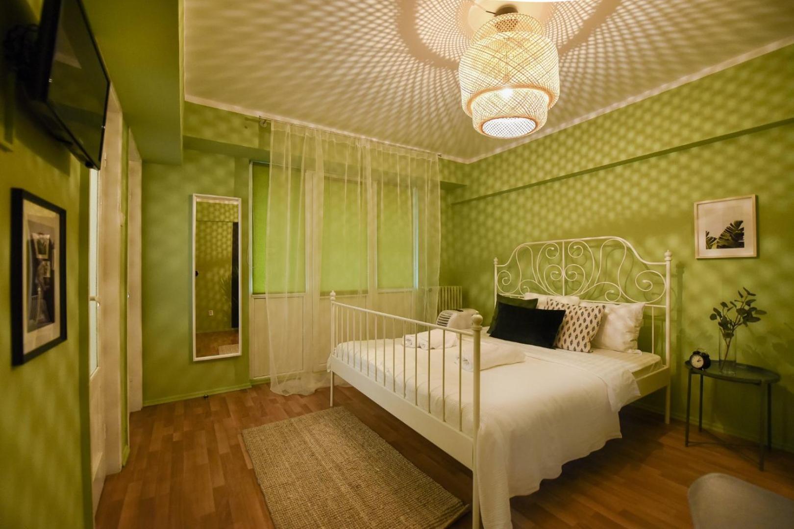 Chic Accommodation With Breathtaking Views Over Calea Victoriei - Your Central Heaven Bukarest Rum bild