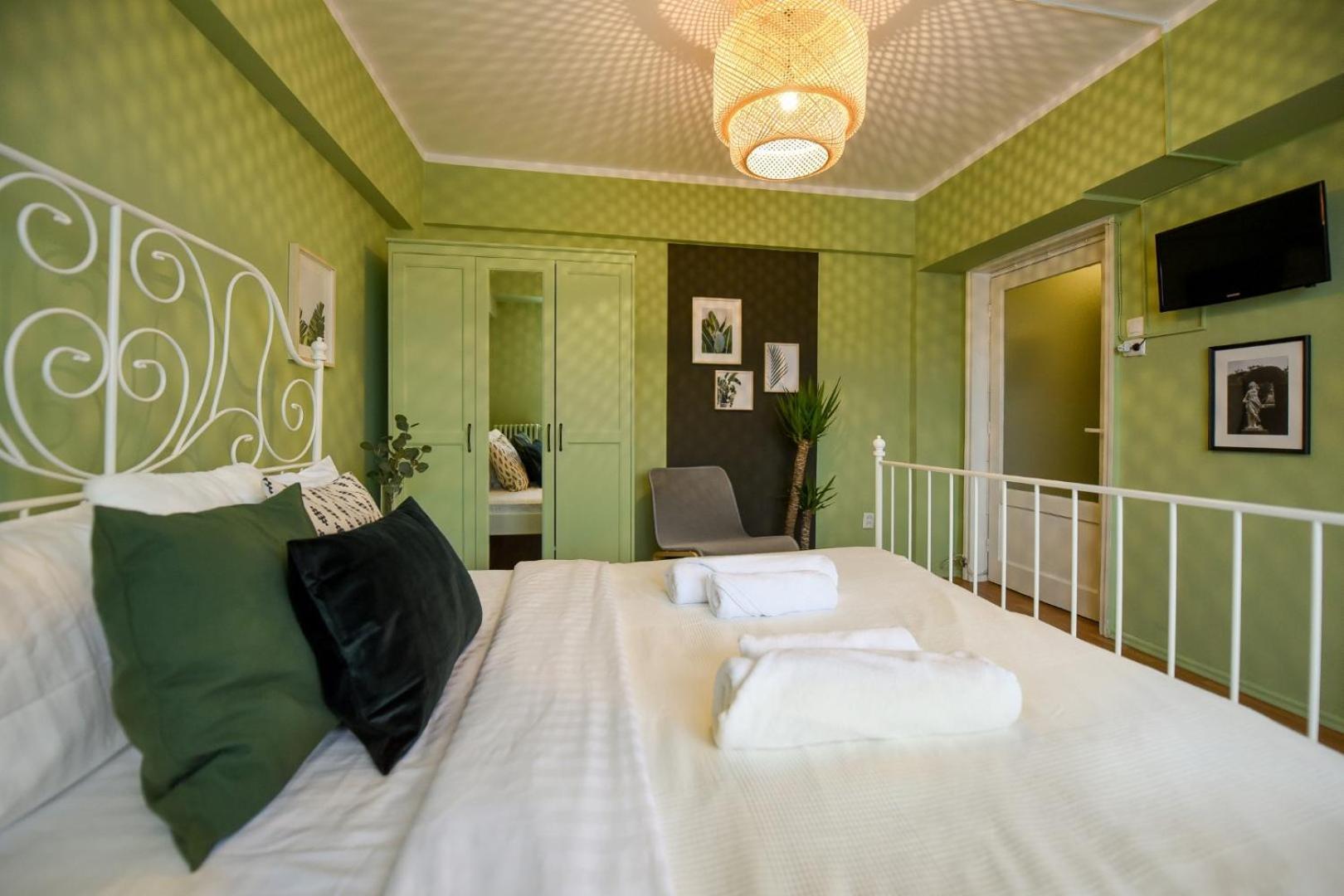 Chic Accommodation With Breathtaking Views Over Calea Victoriei - Your Central Heaven Bukarest Rum bild