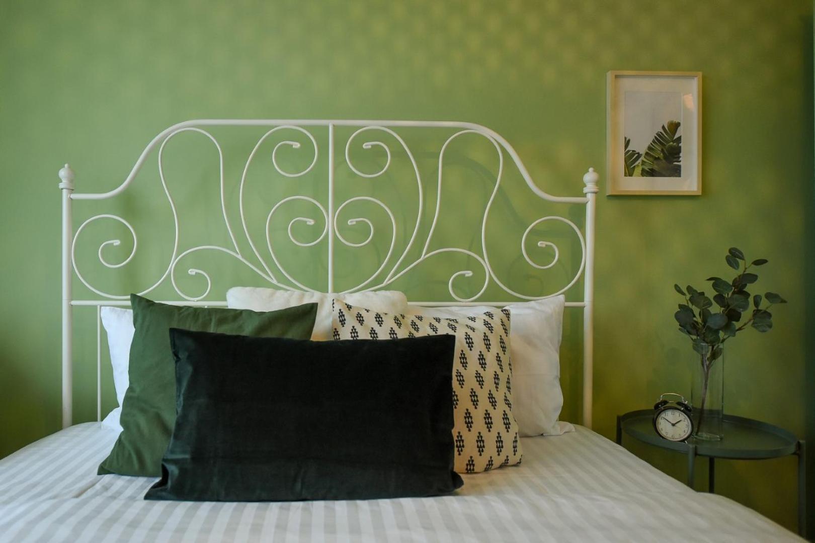 Chic Accommodation With Breathtaking Views Over Calea Victoriei - Your Central Heaven Bukarest Rum bild
