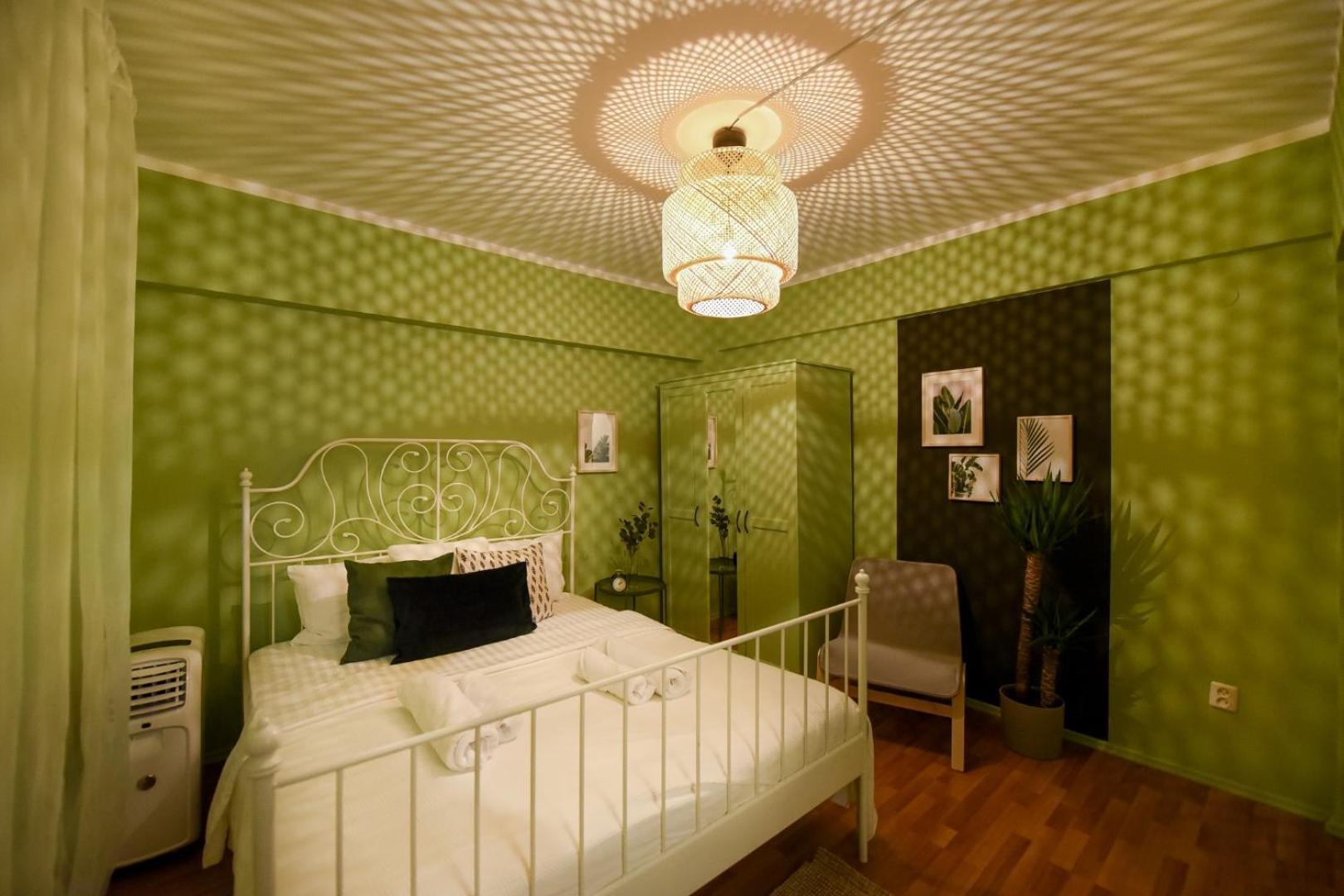 Chic Accommodation With Breathtaking Views Over Calea Victoriei - Your Central Heaven Bukarest Rum bild